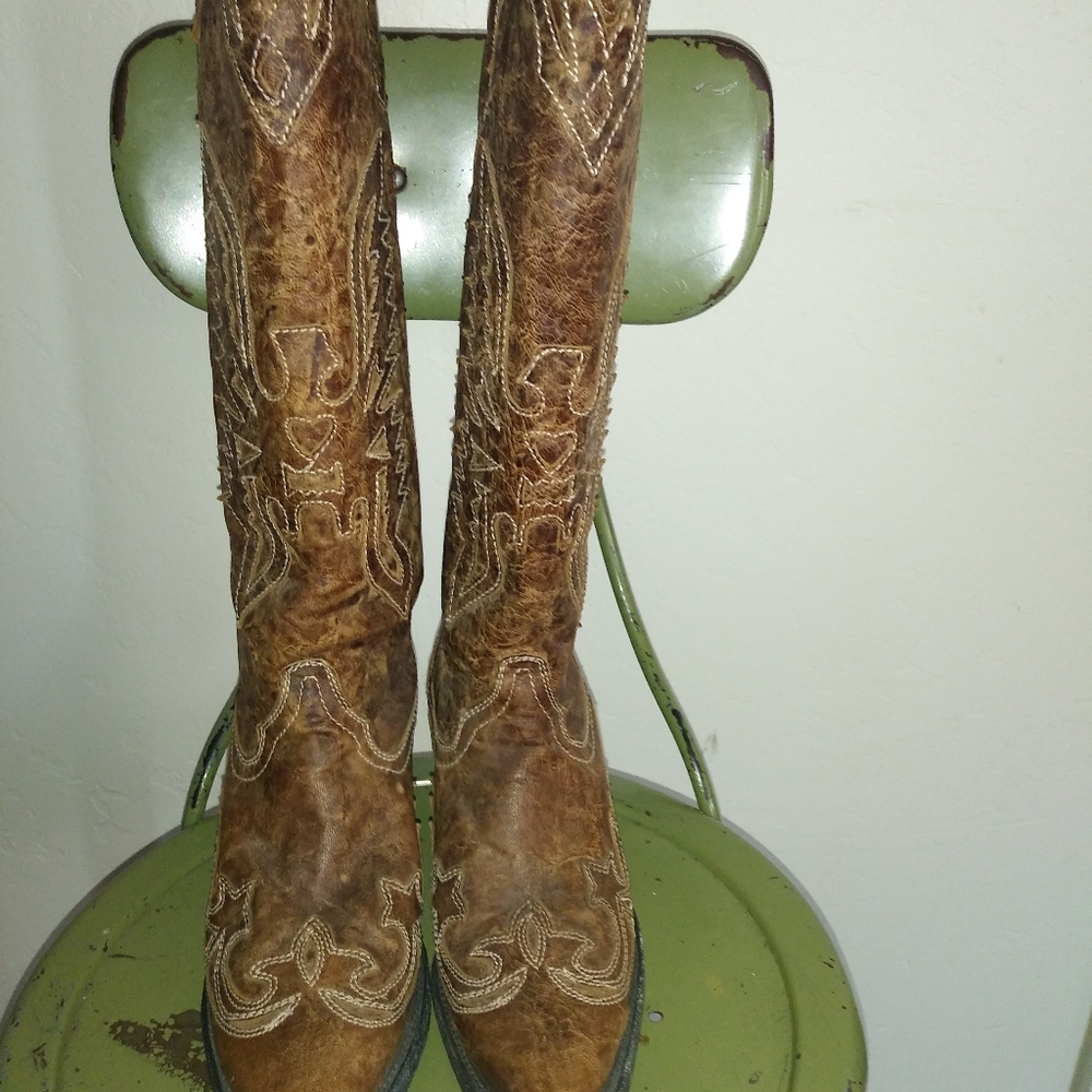 - Corral Thunderbird cowboy boots